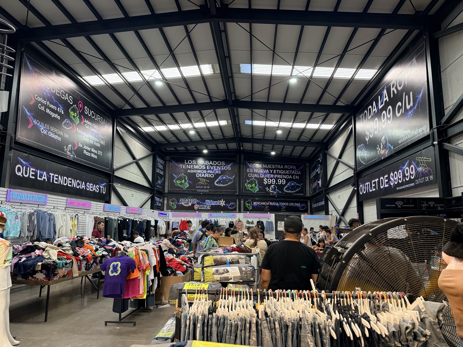 Interior de Outlet de 99