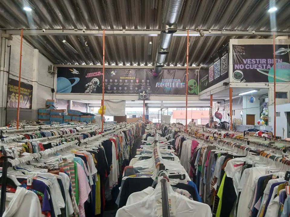 Interior de Outlet de 99 Aquiles Serdán